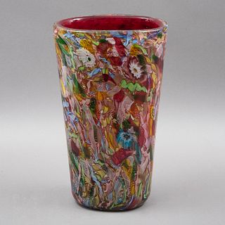 DINO MARTENS (Italia, 1894-1970) FLORERO. ITALIA. SIGLO XX. Elaborado en cristal de Murano millefiori. Con interior rojo.