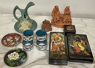 Collection Chinese and Roseville Pieces.