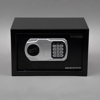 Caja fuerte Estados Unidos, siglo XX Diseño rectangular. De la marca Honeywell Con instructivo, caja y embalajes originales.