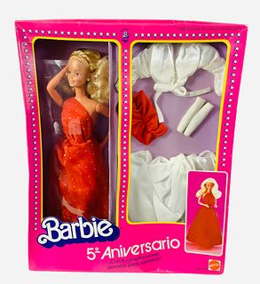 Super Star Barbie 5th anniversary in Spanish, comes with an extra outfit, box has some wear.,