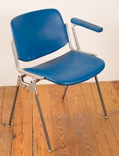 Castelli Retro Blue Airport Chair