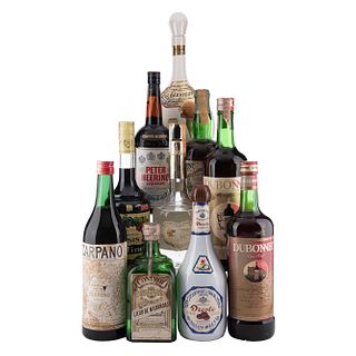 Lote de Licor, Vermouth y Amaretto. DeKuyper. Droste. En presentaciones de 750 ml., 900 ml. y 1 Lt. Total de piezas: 10.