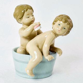 Bath Time 1006411 - Lladro Porcelain Figurine