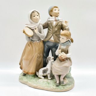 Christmas Carols 1001239 - Lladro Porcelain Figurine