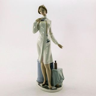 Female Physician 1005197 - Lladro Porcelain Figurine