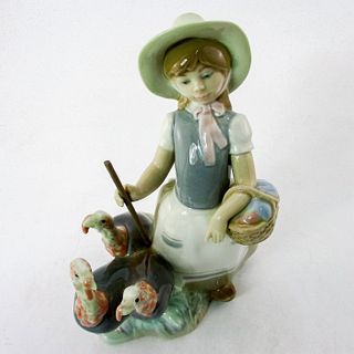 Girl with Turkeys 1001180 - Lladro Porcelain Figurine