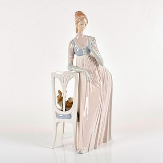 Lady Empire 1004719 - Lladro Porcelain Figurine