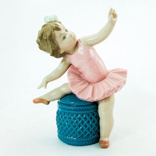 Little Ballet Girl 1005105 - Lladro Porcelain Figurine