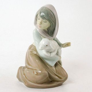 Lost Lamb 1005484 - Lladro Porcelain Figurine