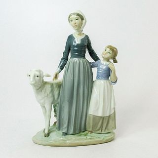 Mother w/Child & Lamb 1005299 - Lladro Porcelain Figurine