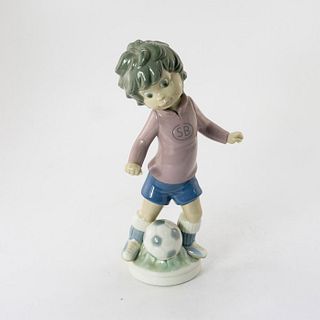 Sports Billy Football Player 1005135 - Lladro Porcelain Figurine