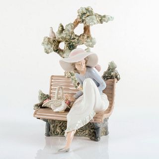 Sunday in the Park 1005365 - Lladro Porcelain Figurine