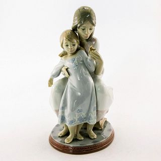 Tenderness 1001527 - Lladro Porcelain Figurine