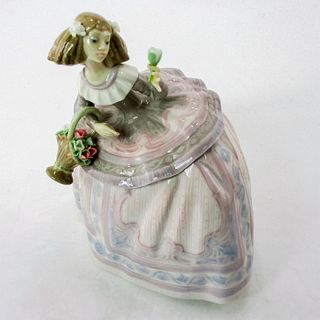 Teresa 1005411 - Lladro Porcelain Figurine