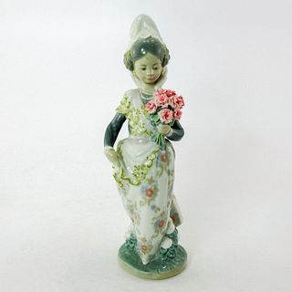 Valencian Lady 1001304 - Lladro Porcelain Figurine