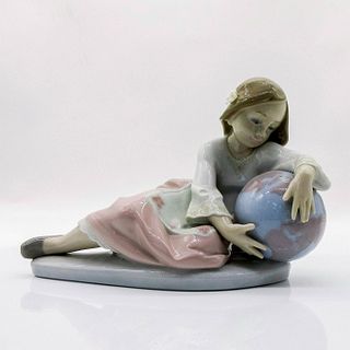 World of Fantasy 1005943 - Lladro Porcelain Figurine