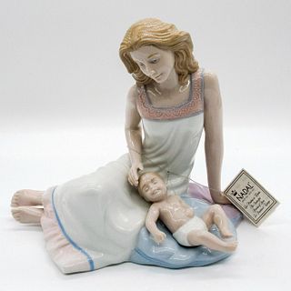 Nadal Porcelain Figurine, Woman and Child 2740