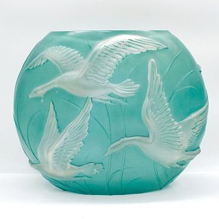 Consolidated Phoenix Art Glass Geese Vase, Green