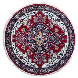 TAPETE. SXX. Estilo KIRMAN, algodón, anudado mecanizado, diseños florales, en tono rojo, blanco y azul. 196 cm de diám. aprox.