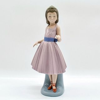 A Dancing Partner 1005093 - Lladro Porcelain Figurine