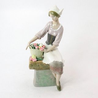 Dutch Girl 1001399 - Lladro Porcelain Figurine