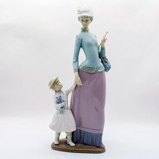 Lady with Girl 1001353 - Lladro Porcelain Figurine