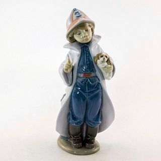Little Fireman 1006334 - Lladro Porcelain Figurine