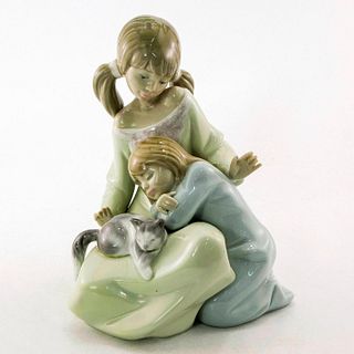 Little Sister 1001534 - Lladro Porcelain Figurine