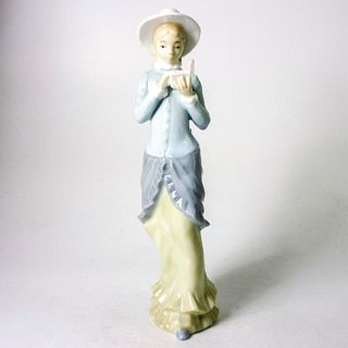 Reading 1005000 - Lladro Porcelain Figurine