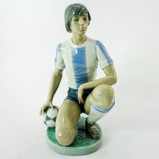 Special Soccer Player 1005200.3 - Lladro Porcelain Figurine