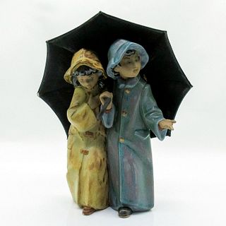 Under The Rain 1012077 - Lladro Porcelain Figurine