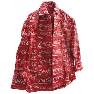 PABLO LLANA ,Dress to kill, 2021, Firmado, Fibra de vidrio, resina y envolturas recicladas de Coca-Cola, 88 x 55 x 10 cm, Certificado