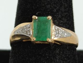 10kt Yellow Gold Diamond & Emerald ring