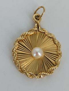 Gold Pendant with Pearl