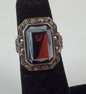 Sterling Silver Ring Featuring An Art Deco Style Design