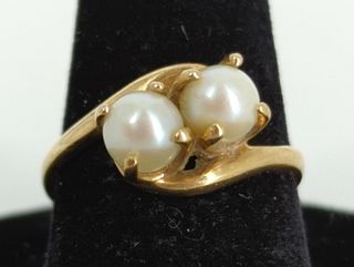 10kt Gold and Duo of Pearls Ring