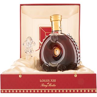 Rémy Martin. Louis XIII. Grande Champagne Cognac. Licorera de cristal de baccarat con tapón. Presentación de 1.75 Lt.
