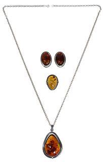 (LOT) ESTATE AMBER & SILVER JEWELRY GROUP