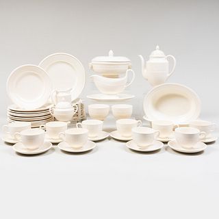 Wedgwood Porcelain Dinner Service in the 'Esme' Pattern