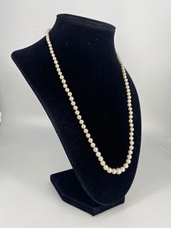 Vintage Graduated Pearl Necklace With a Gold Clasp