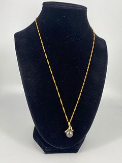 14kt Yellow Gold Necklace With A Gold Pearl Pendant
