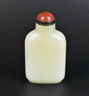 Chinese White Jade Carved Snuff Bottle, Qing D,