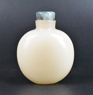 Chinese White Jade Carved Snuff Bottle, Qing D.