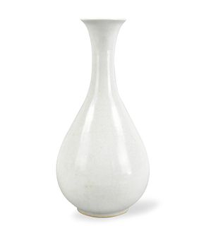 Korean White Glazed Yuhuchun Vase, 19th C.