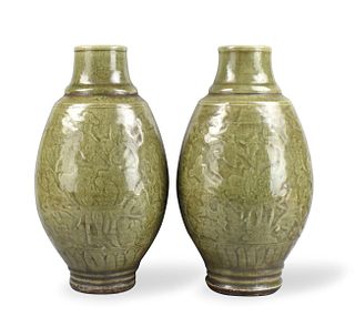 Pair of Chinese Longquan Ware Celadon Vase, Ming D