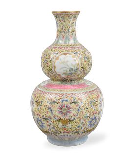 Chinese Famille Rose Gourd Vase ,ROC Period