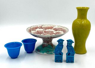 Assorted Chinese Porcelains and Peking Glass