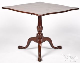 New England Chippendale mahogany tea table
