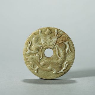 A dragon patterned Hetian jade pendant