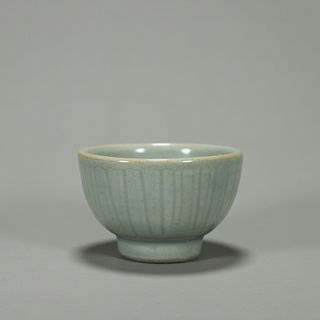 A Longquan kiln porcelain cup 